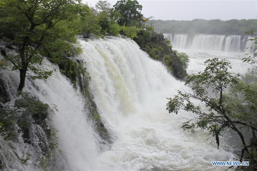 Chine : cascade Diaoshuilou au Heilongjiang
