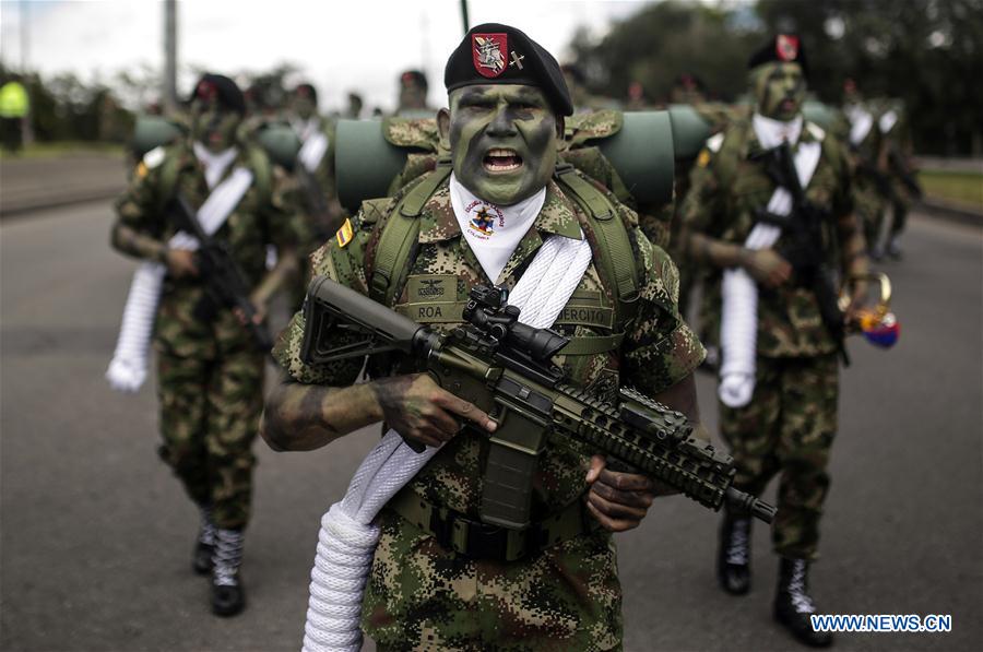 Défilé militaire pour la fête de l'indépendance en Colombie