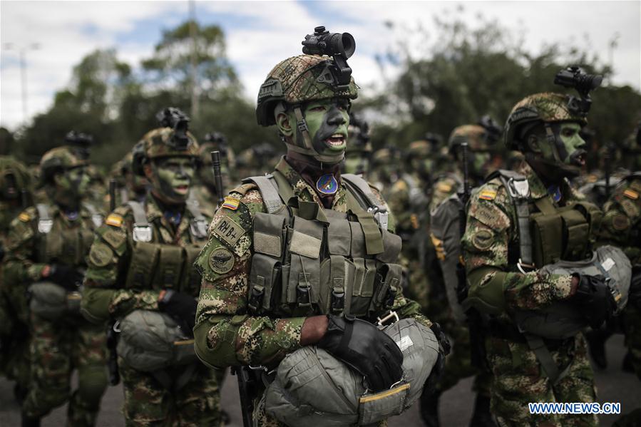Défilé militaire pour la fête de l'indépendance en Colombie