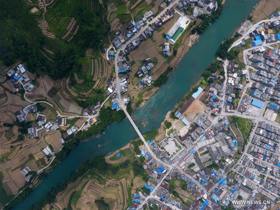Chine : vue aérienne d'un bourg au Guangxi