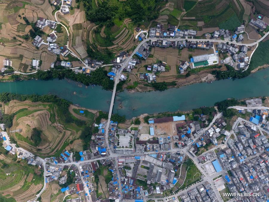 Chine : vue aérienne d'un bourg au Guangxi