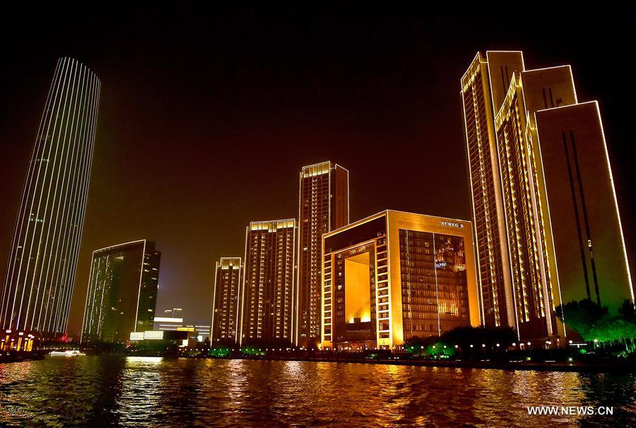 Chine : vue nocturne de Tianjin