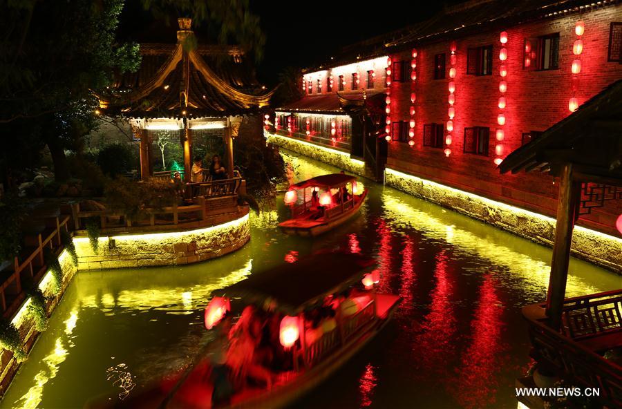 Scènes de nuit à Taierzhuang au Shandong