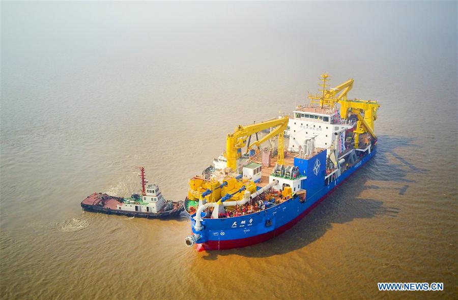 Chine : essai du plus grand navire de dragage d'Asie
