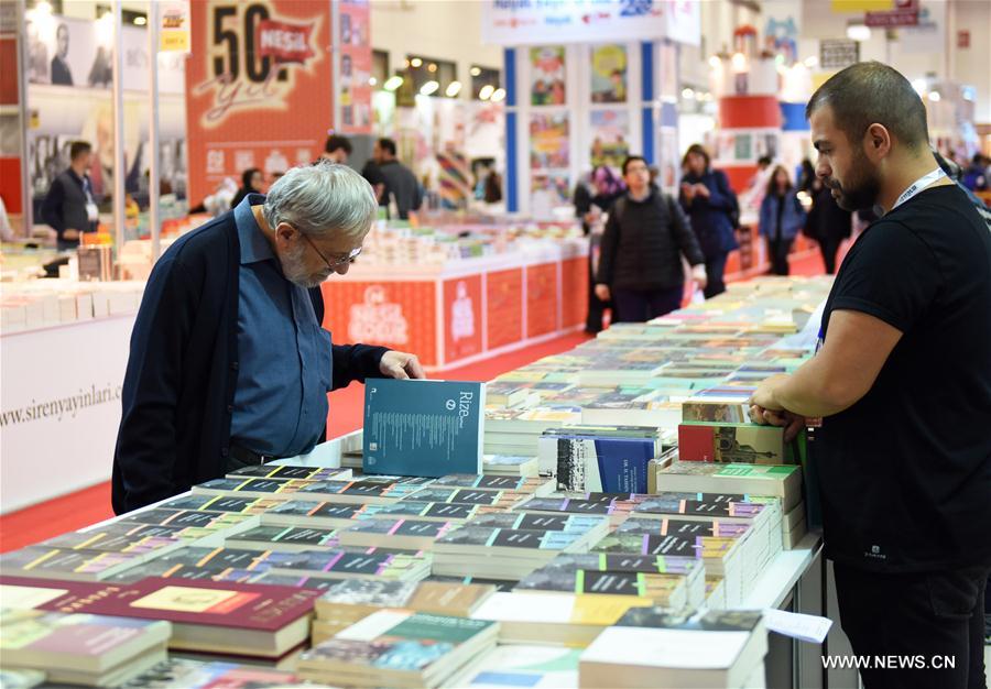 Les livres chinois attirent les visiteurs à la foire du livre d'Istanbul