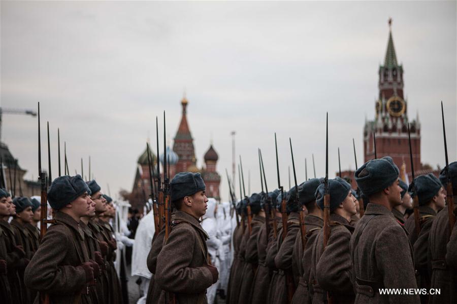 Russie : défilé militaire sur la place Rouge de Moscou