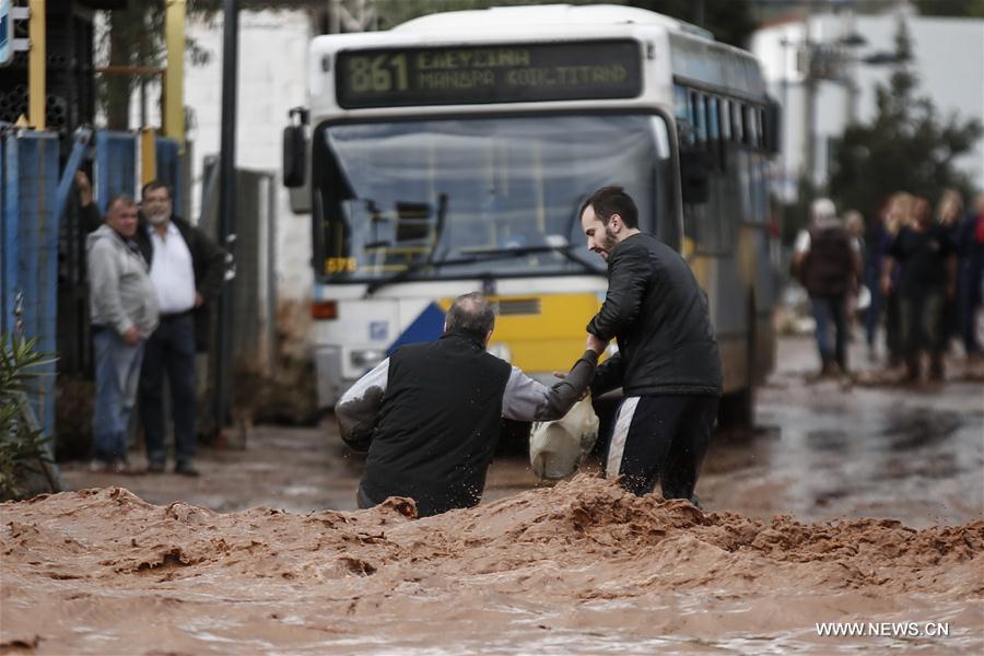 De fortes pluies font 15 morts en Grèce