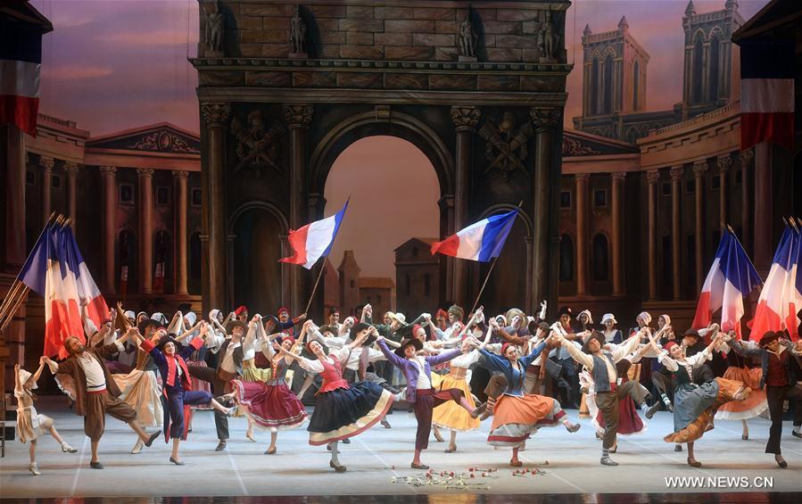 Représentation du ballet "les Flammes de Paris" à Beijing