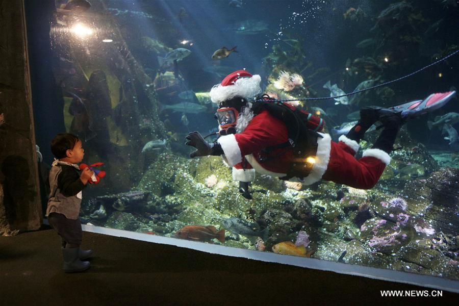 Canada : un Père Noël sous-marin à Vancouver