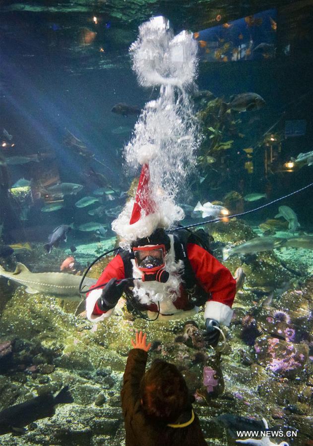 Canada : un Père Noël sous-marin à Vancouver