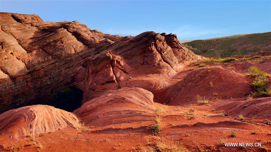 Chine : paysage du relief Danxia au Shaanxi