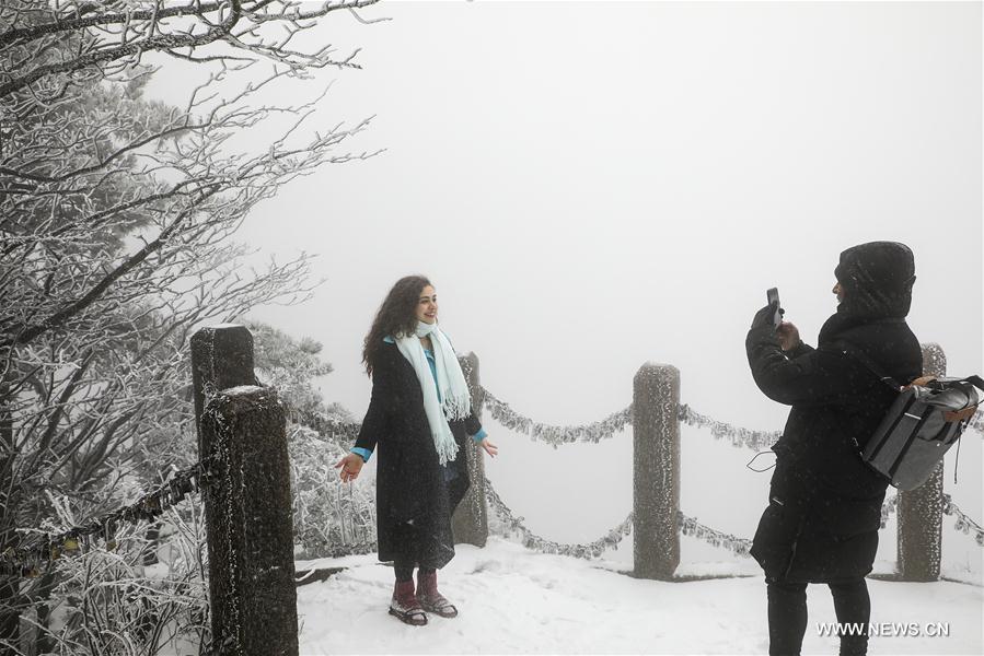 Chine : le mont Huangshan sous la neige