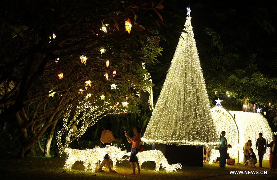 Myanmar : illuminations de Noël à Yangon