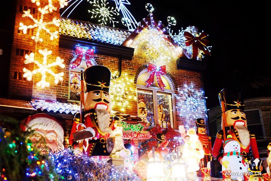 Etats-Unis : lumières et décorations de Noël à Brooklyn 