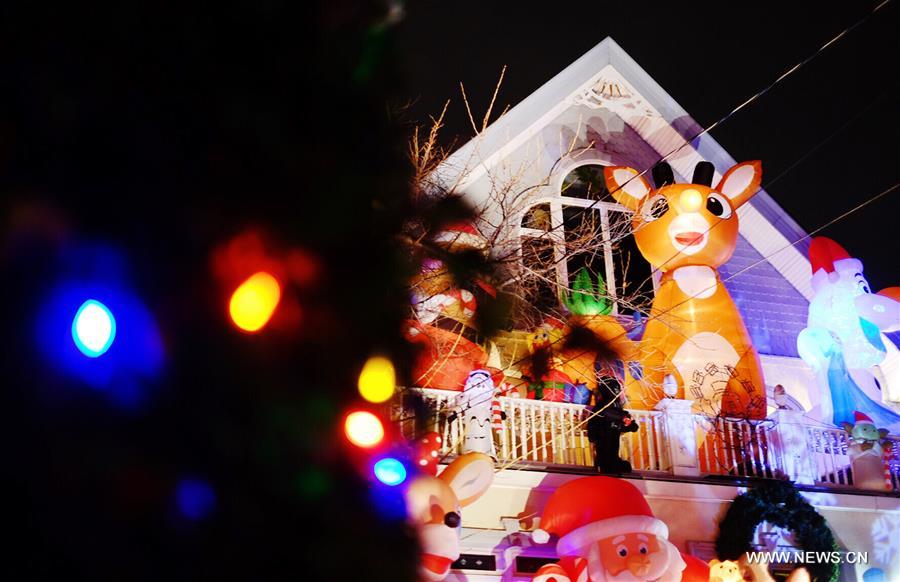 Etats-Unis : lumières et décorations de Noël à Brooklyn 