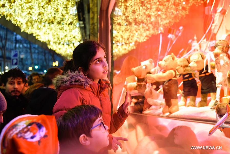 France : Paris &agrave; la veille de No&euml;l