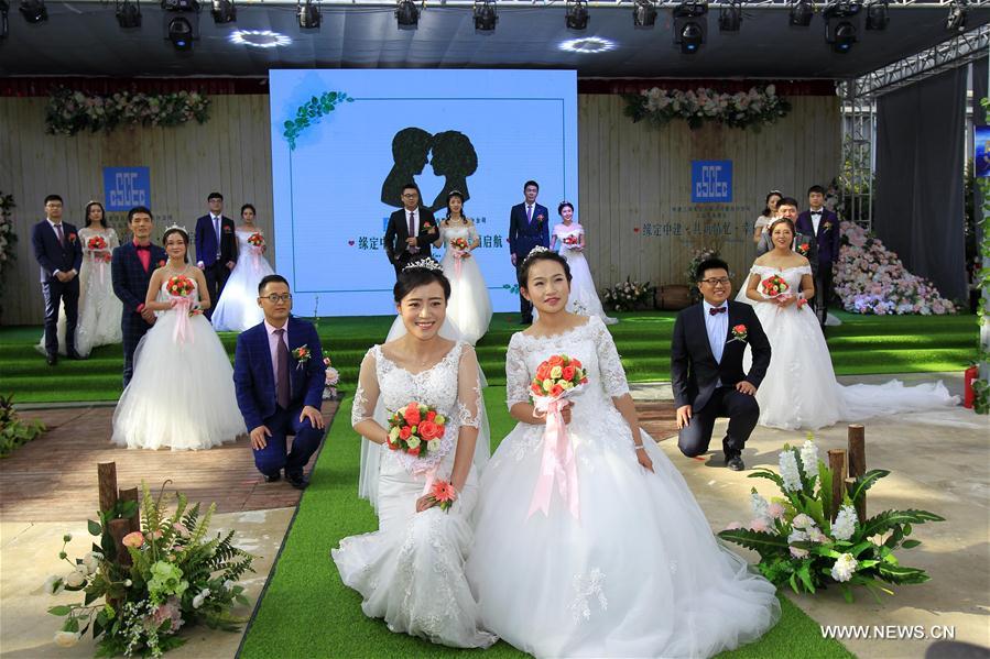 Chine : cérémonie de mariage de groupe à Yinchuan