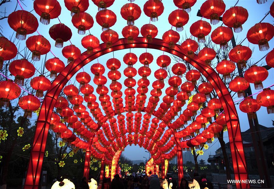 Festival de lanternes dans le centre de la Chine