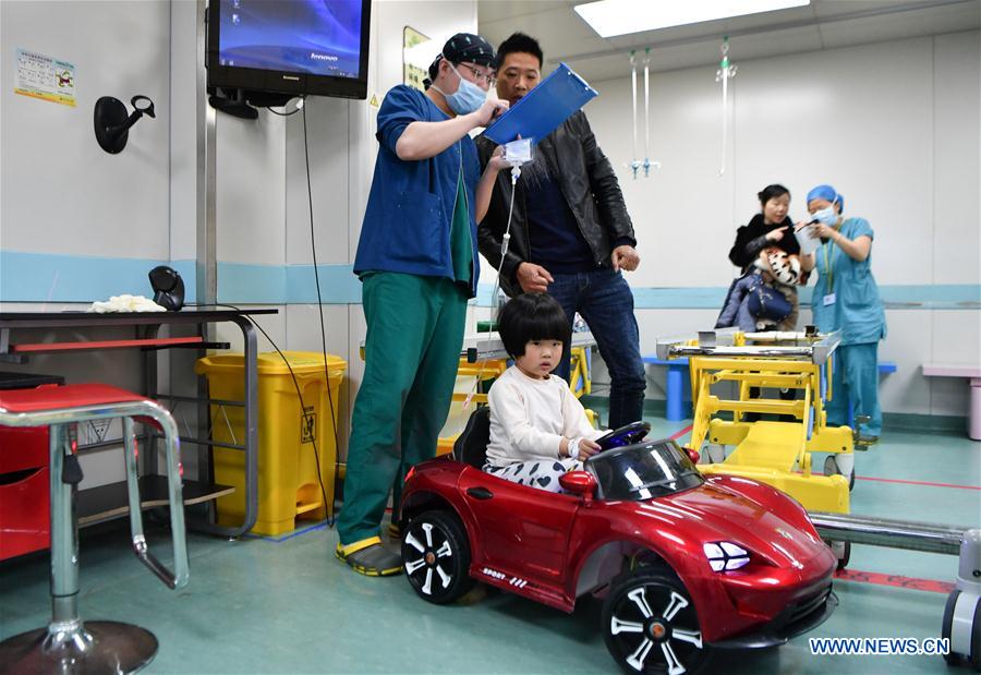 Chine : un hôpital permet aux enfants de se rendre au bloc à bord de petites voitures