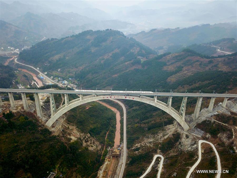 Chine : pont sur la rivière Yelang au Guizhou