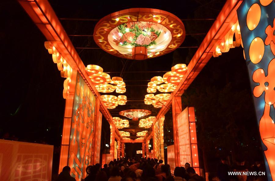 Chine : lanternes pour la fête du Printemps à Jinan