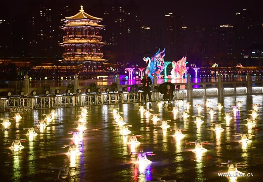 Chine : spectacle de lumières avec des drones à Xi'an