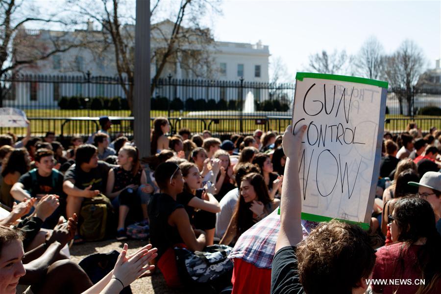 Etats-Unis : manifestation pour un contrôle plus strict des armes à feu 