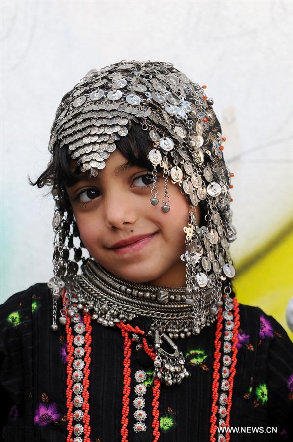Yémen : défilé de mode en faveur de la paix à Sanaa