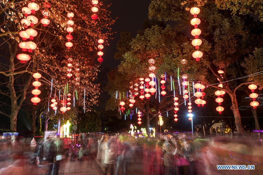 Chine : festival des lanternes à Wuhan