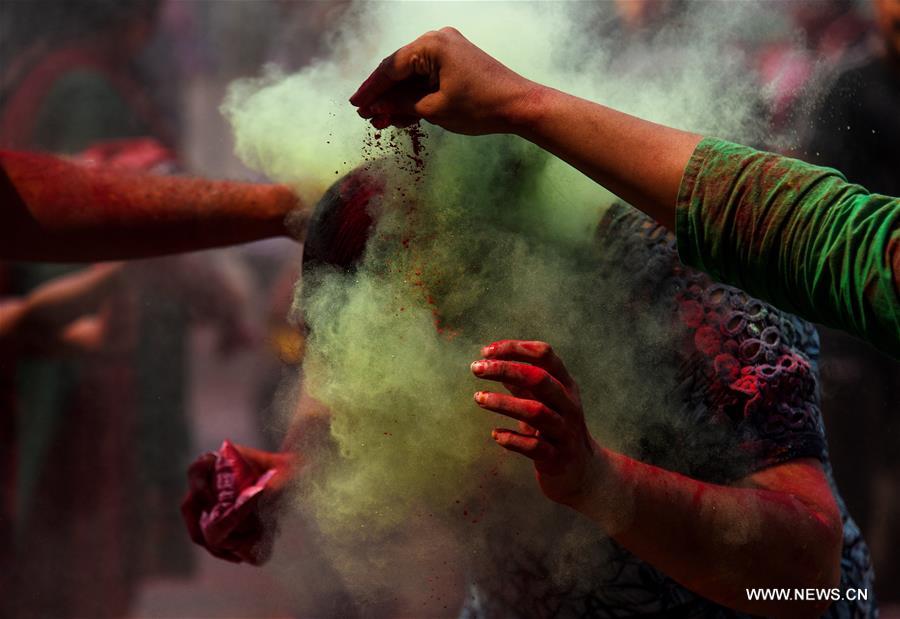 Célébration du festival des couleurs en Inde