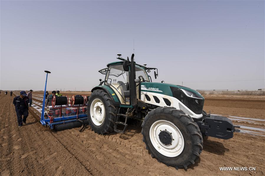 Chine : tracteurs automatiques au Xinjiang