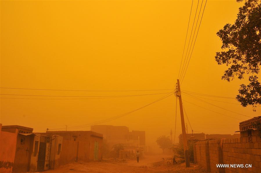 Une forte tempête de poussière frappe la capitale soudanaise Khartoum 