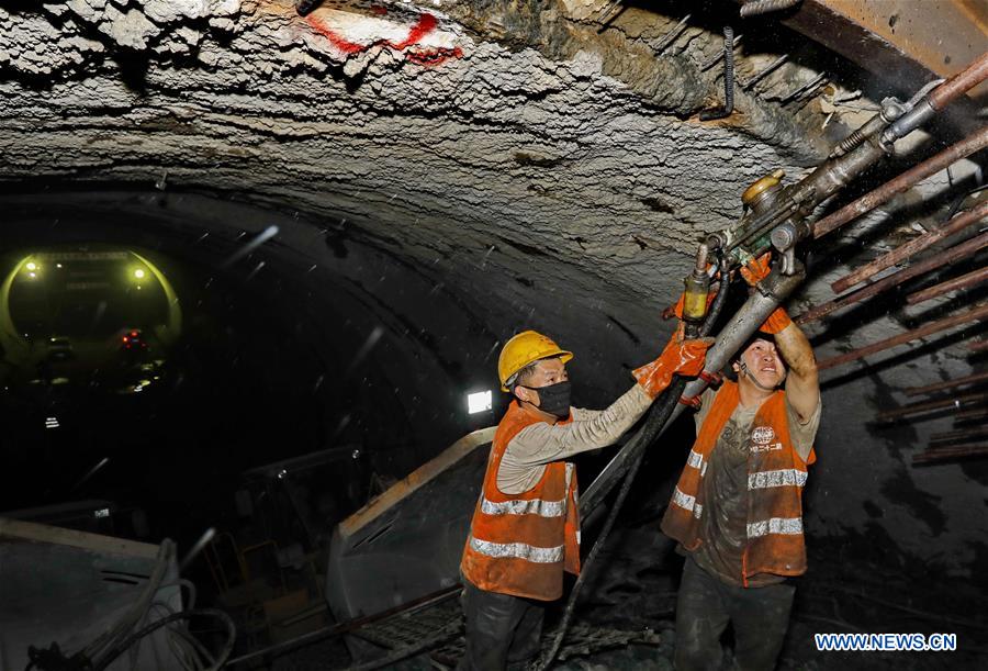 Chine : chantier du chemin de fer à grande vitesse Datong-Zhangjiakou