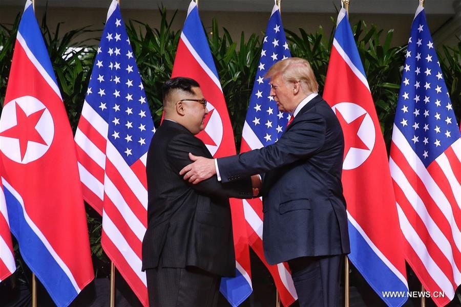 Poignée de main historique entre Kim Jong Un et Donald Trump