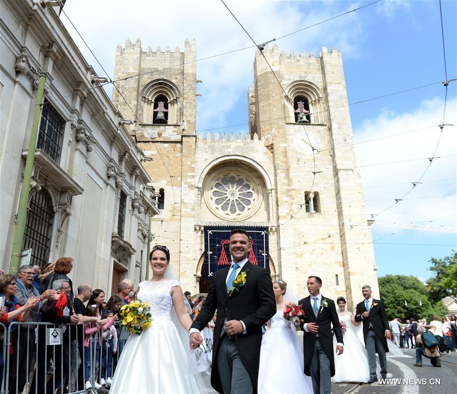 Portugal : cérémonie de mariage collectif à Lisbonne