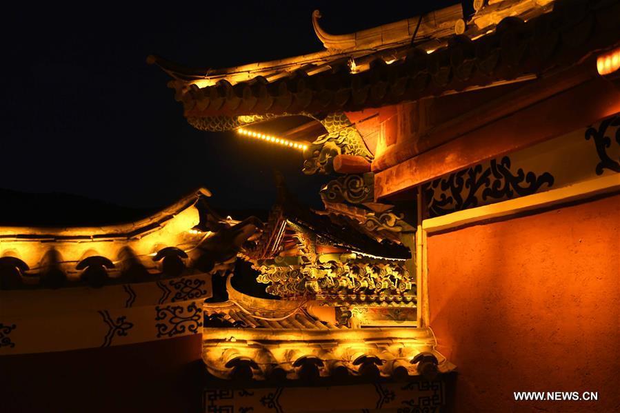 Chine : vue nocturne d'un ancien bourg 