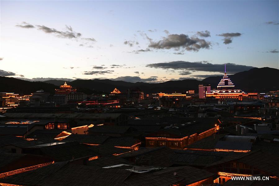 Chine : vue nocturne d'un ancien bourg 