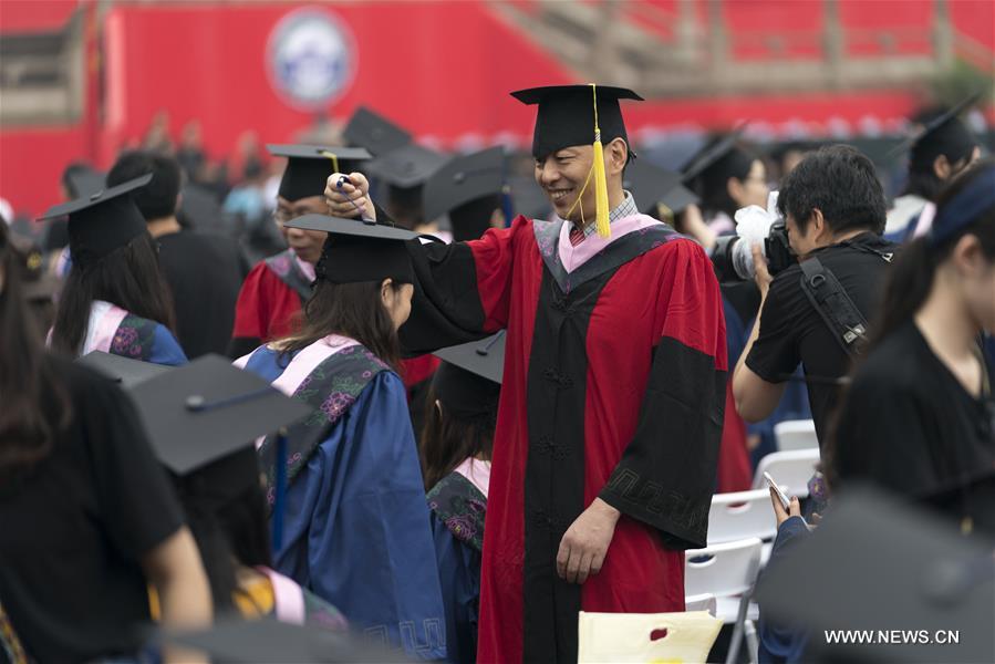 Chine : cérémonie de remise de diplômes à l'Université de Wuhan