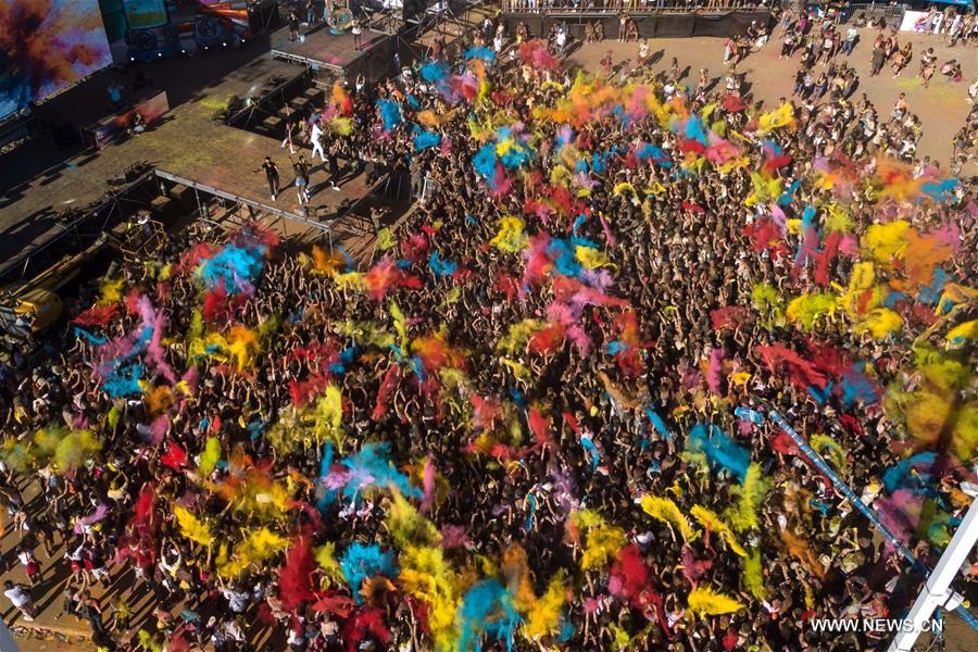 Grèce : Festival de la journée des couleurs à Athènes