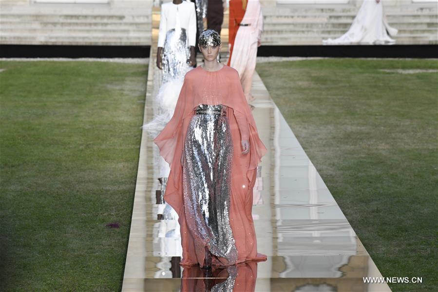Défilé Givenchy haute-couture automne-hiver 2018-2019 à Paris