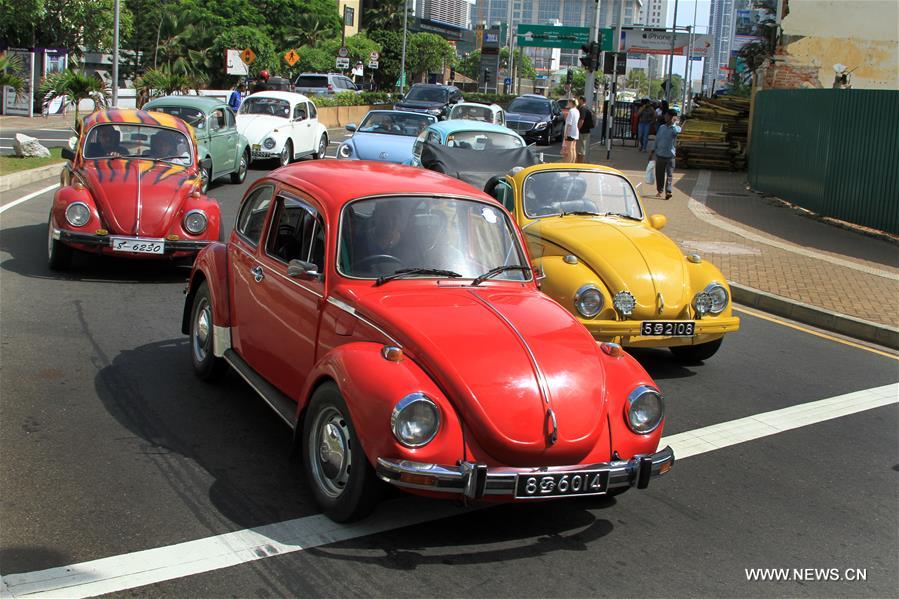 Sri Lanka : défilé de Volkswagen Beetle à Colombo