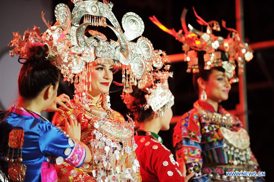 Chine Des Costumes Traditionnelles De Lethnie Miao Au Guizhoufrenchnewscn 8470