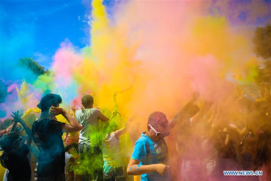 Pologne : course colorée à Mikolajki