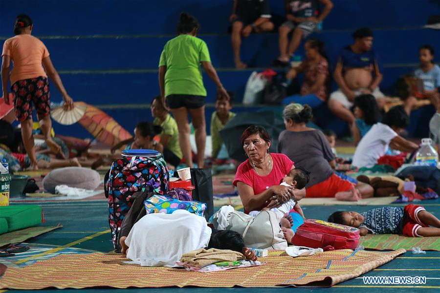 Philippines : des habitants évacués à cause d'une tempête tropicale