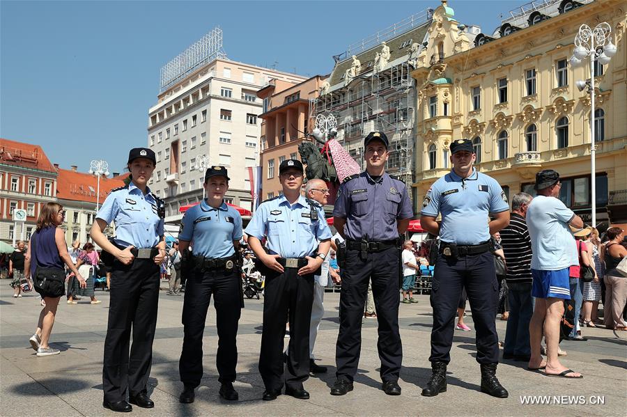 Patrouille conjointe de policiers croates et chinois à Zagreb
