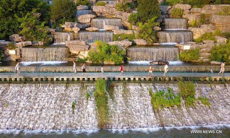 Chine : cascades à Liuzhou
