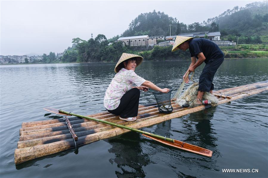 Pêche dans une rivière au Zhejiang
