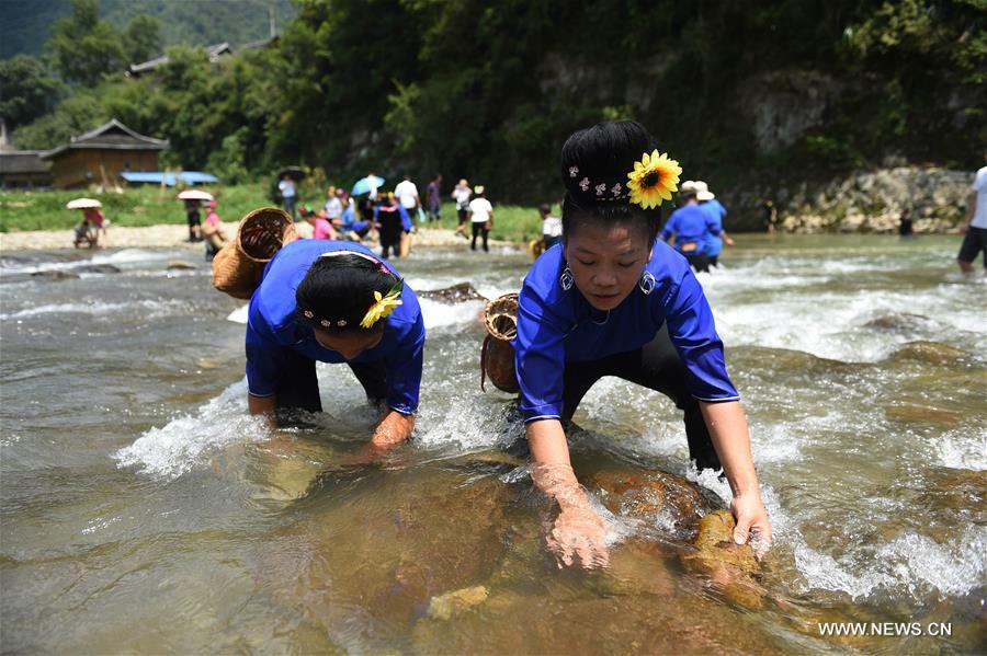 Chine : festival de la pêche dans le sud-ouest