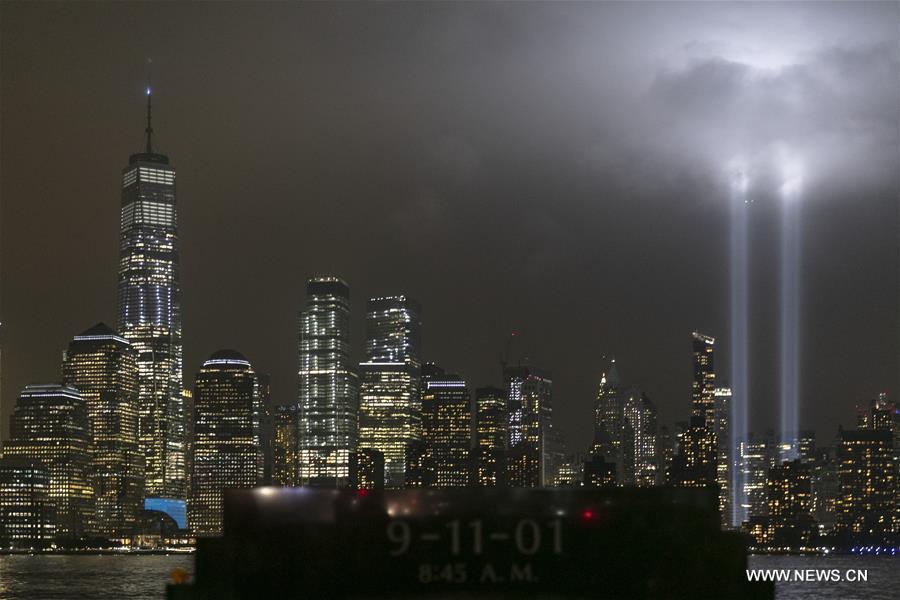 Hommage lumineux pour le 17e anniversaire des attentats du 11 septembre 