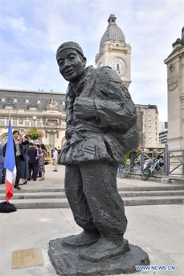 France : installation d'une statue d'un travailleur chinois 